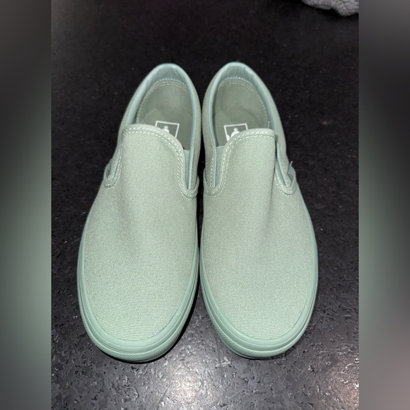 NEW VANS MONO SAGE GREEN CANVAS SLIP ON SNEAKERS 
SZ M 7.5 W 9 - Picture 3 of 10